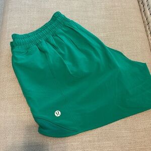 Lululemon Shorty Shorts 2.5